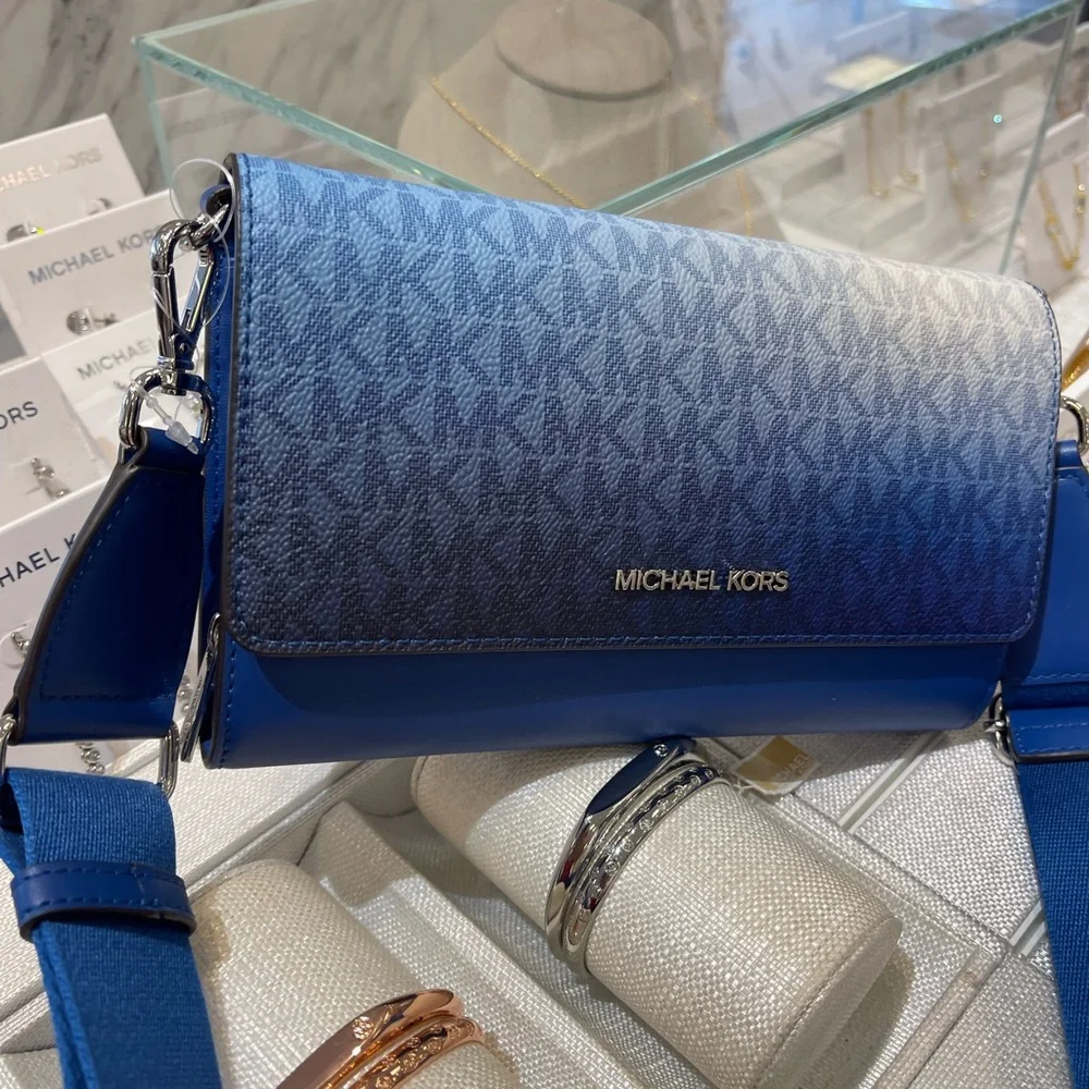 MICHAEL KORS Jet Set Large Ombré Signature Logo Crossbody Bag
Galaxy Blue
NWT - Picture 16 of 16